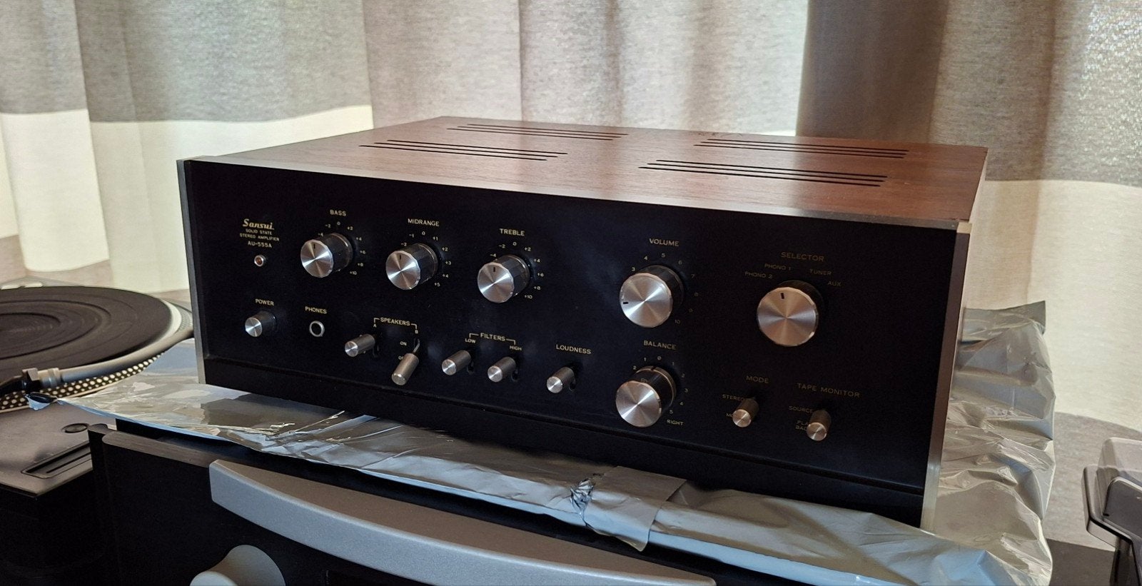 Sansui AU-555a stereo solid state versterker in goede staat, Overige merken, Gebruikt, Ophalen of Verzenden, Minder dan 60 watt