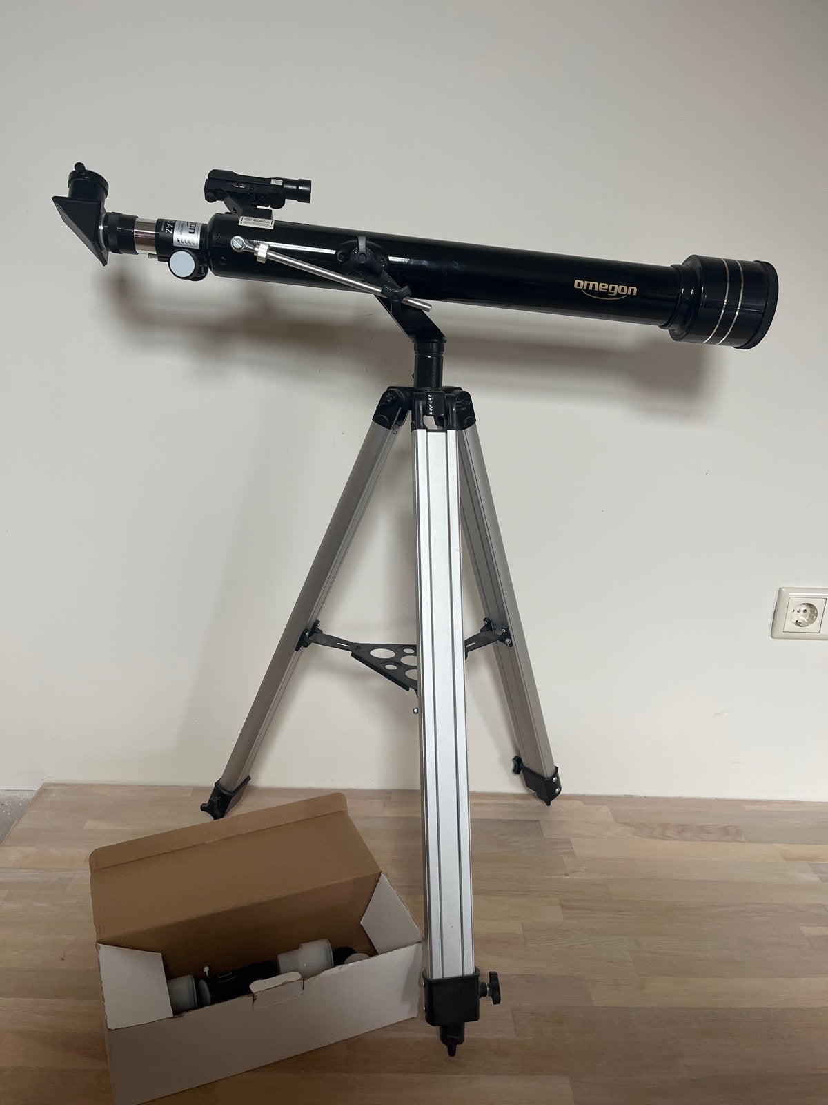 Omegon Basic 60 AZ Lenzentelescoop met Statief, Lenzentelescoop (refractor), Met statief, Ophalen of Verzenden, Zo goed als nieuw