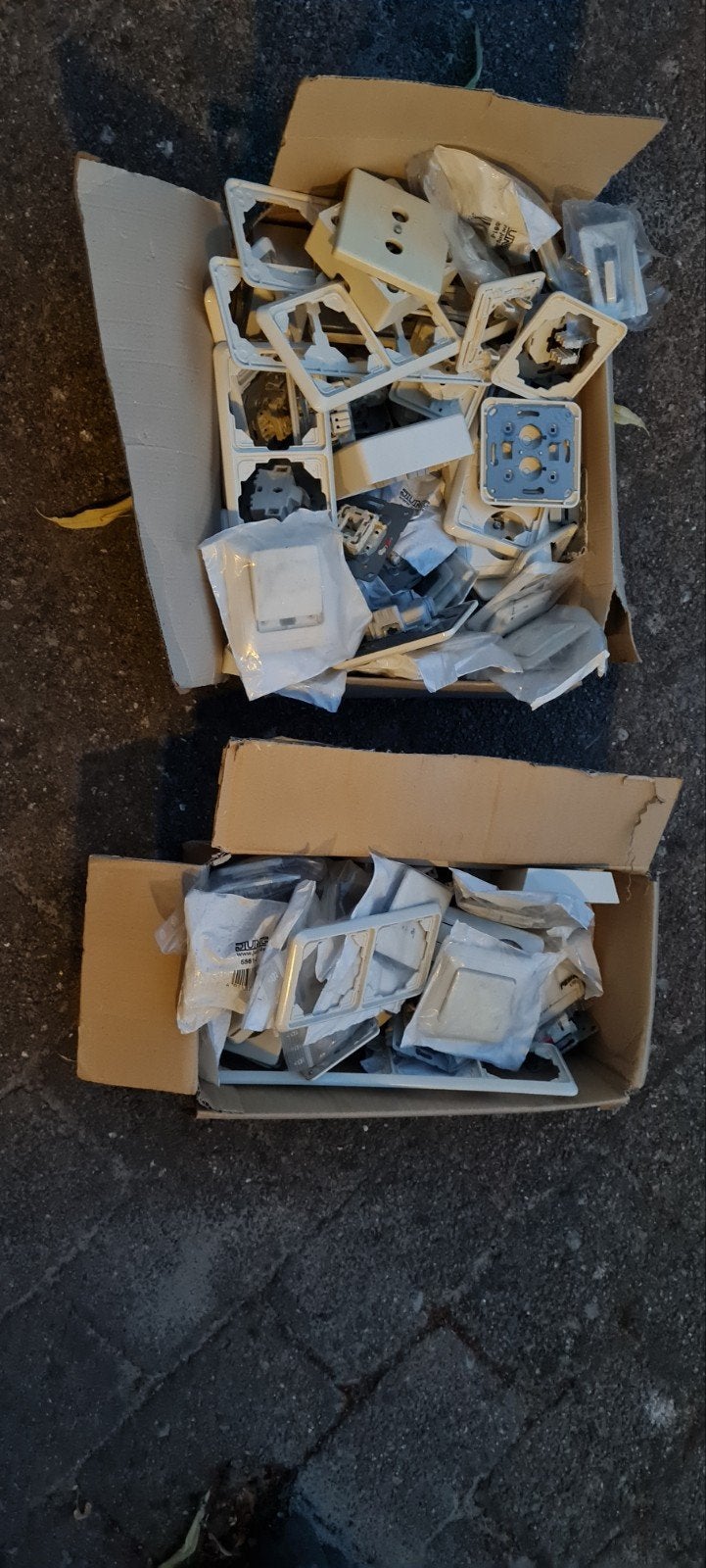 Partij schakelmateriaal en afdekramen, Doe-het-zelf en Verbouw, Elektra en Kabels, Ophalen