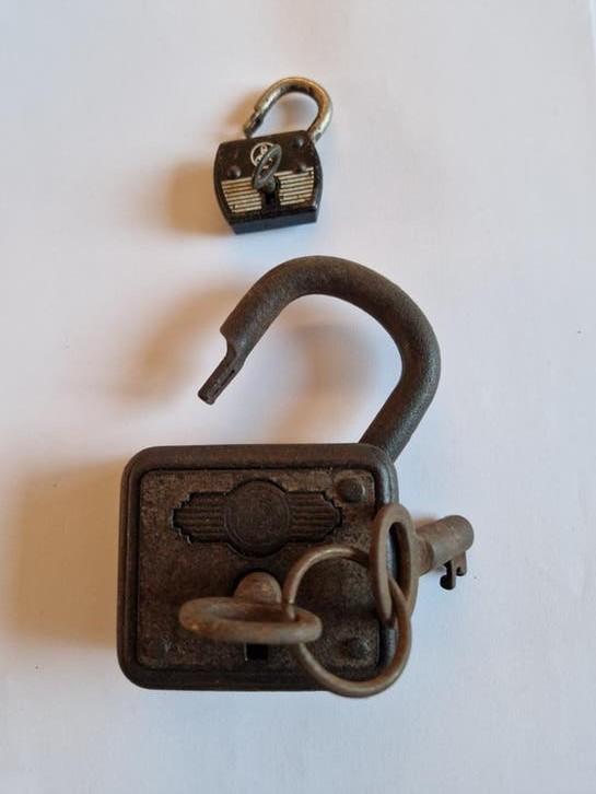 Vintage / antieke hangsloten, Ophalen of Verzenden, Gebruikt, Zilver, Overige materialen
