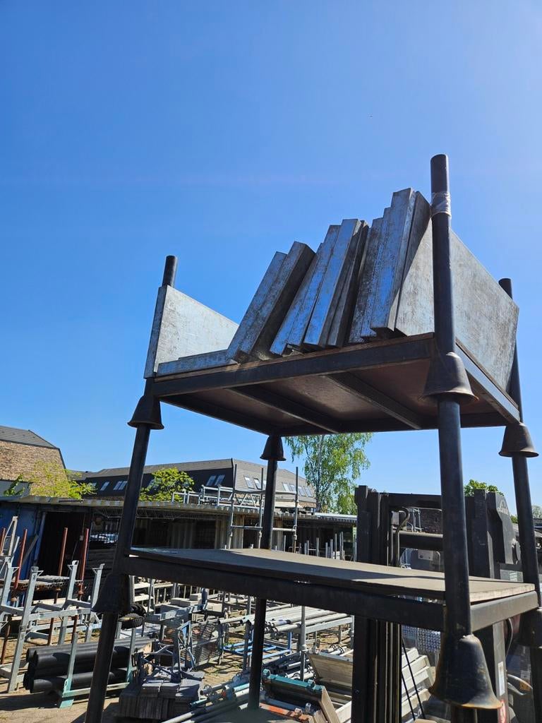 Stalen opslagbokken met houten bodem 14 stuks, Ophalen, Gebruikt, ., .
