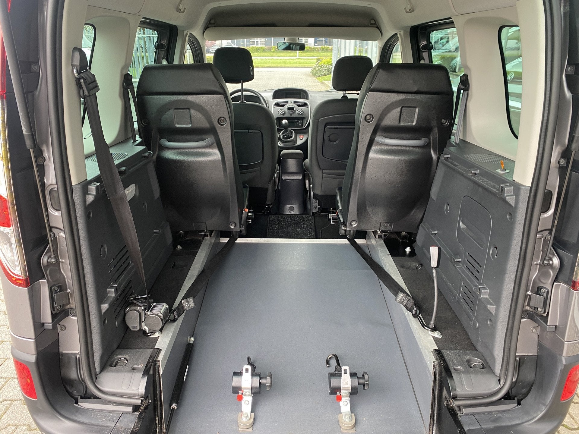 Renault Kangoo Family 4+1 Rolstoelauto 1.2 TCe Limited Start, Voorwielaandrijving, 1441 kg, Stof, Gebruikt