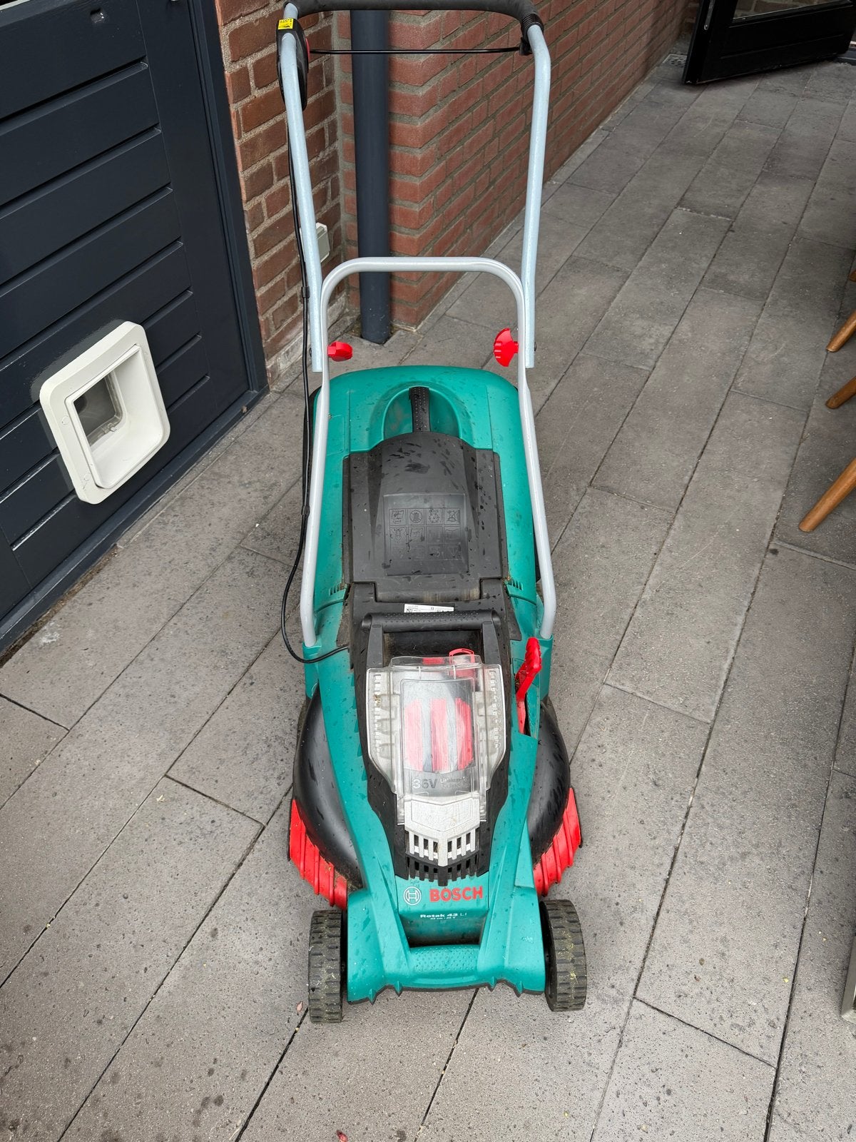 Bosch Accu Grasmaaier met 2x 2.6 Ah Premium accu, Ophalen, Gebruikt, Accu-grasmaaier
