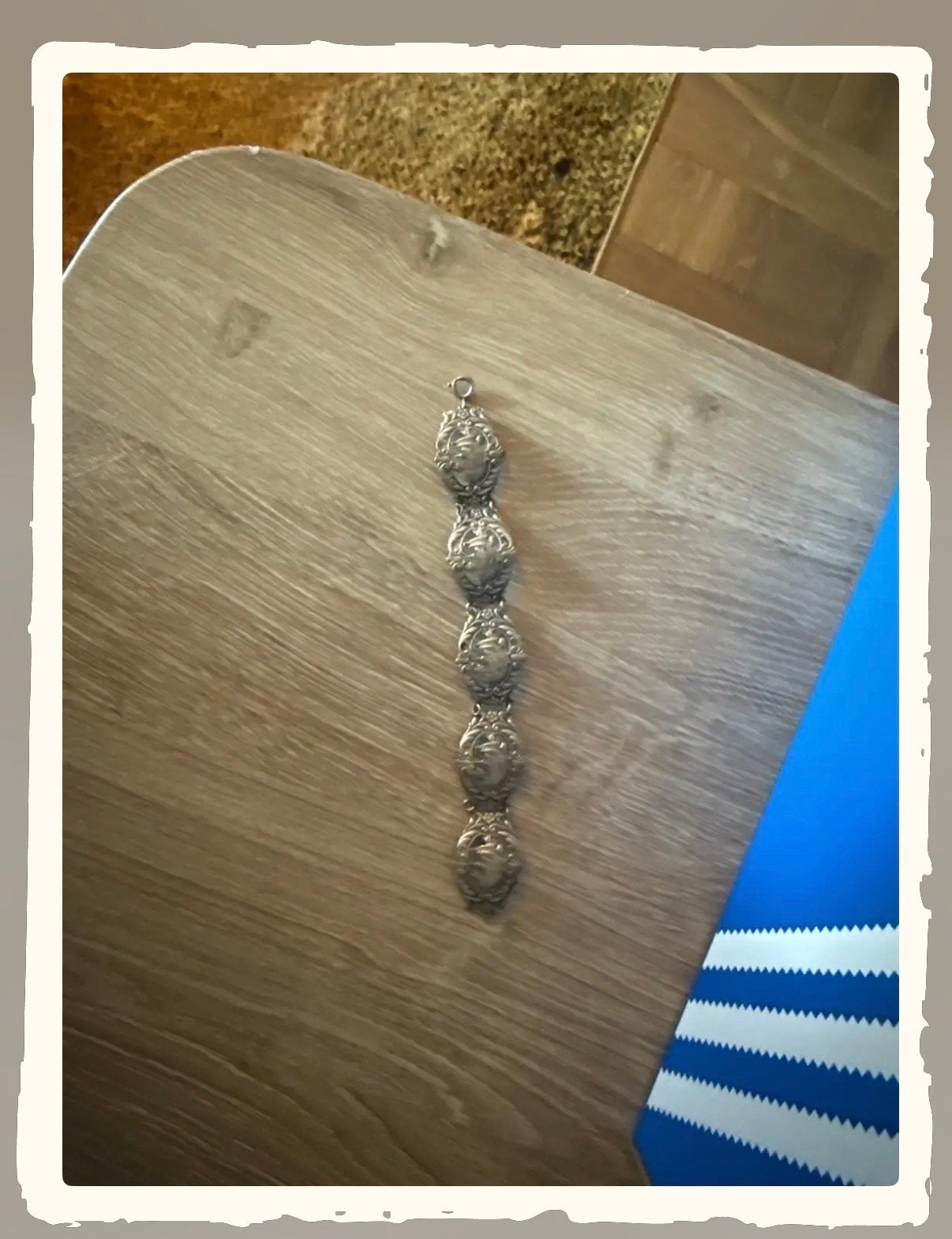 Vintage Zilverkleurige Armband met Gedetailleerde Schakels, Ophalen of Verzenden, Gebruikt, Zilver, Overige materialen