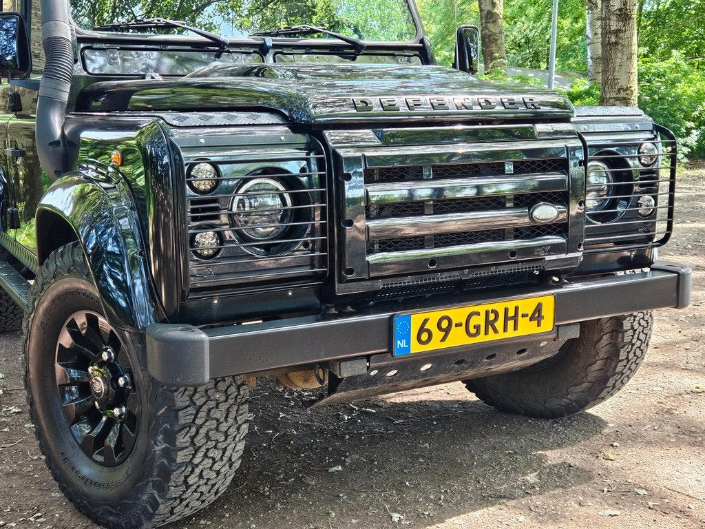 Land Rover Defender 110 2.5 TD5 Black Edition 9-zits, Gebruikt, Vierwielaandrijving, SUV of Terreinwagen, 2025 kg