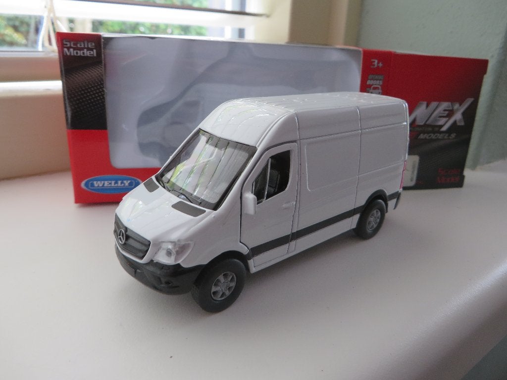 Welly Mercedes Sprinter Panel van wit, Hobby en Vrije tijd, Modelauto's | 1:43, Ophalen of Verzenden, Nieuw, Auto, Overige merken