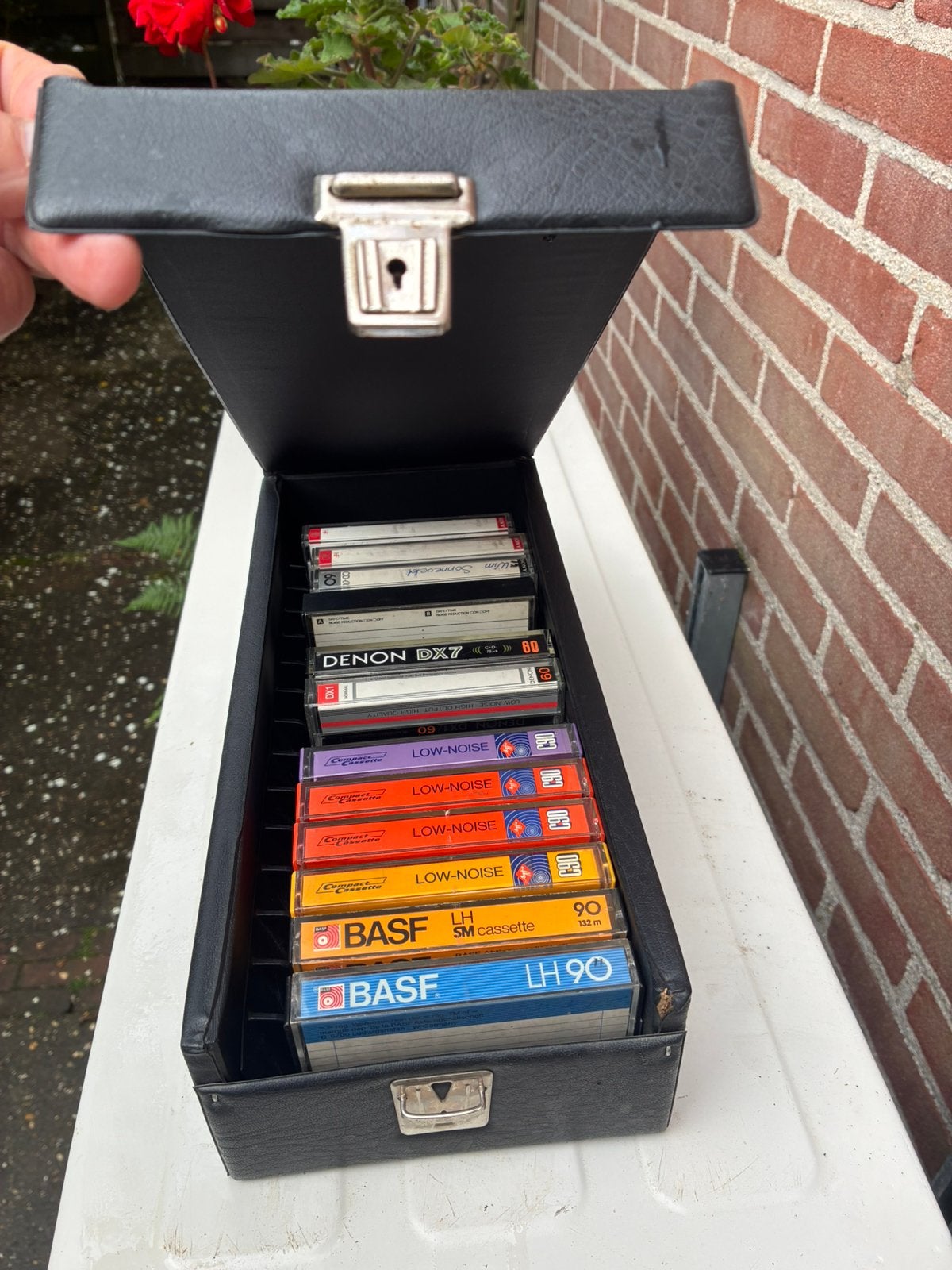 3 koffers met ca 35 merk cassettes, Denon TDK, Sony, Philips, Ophalen of Verzenden, Gebruikt