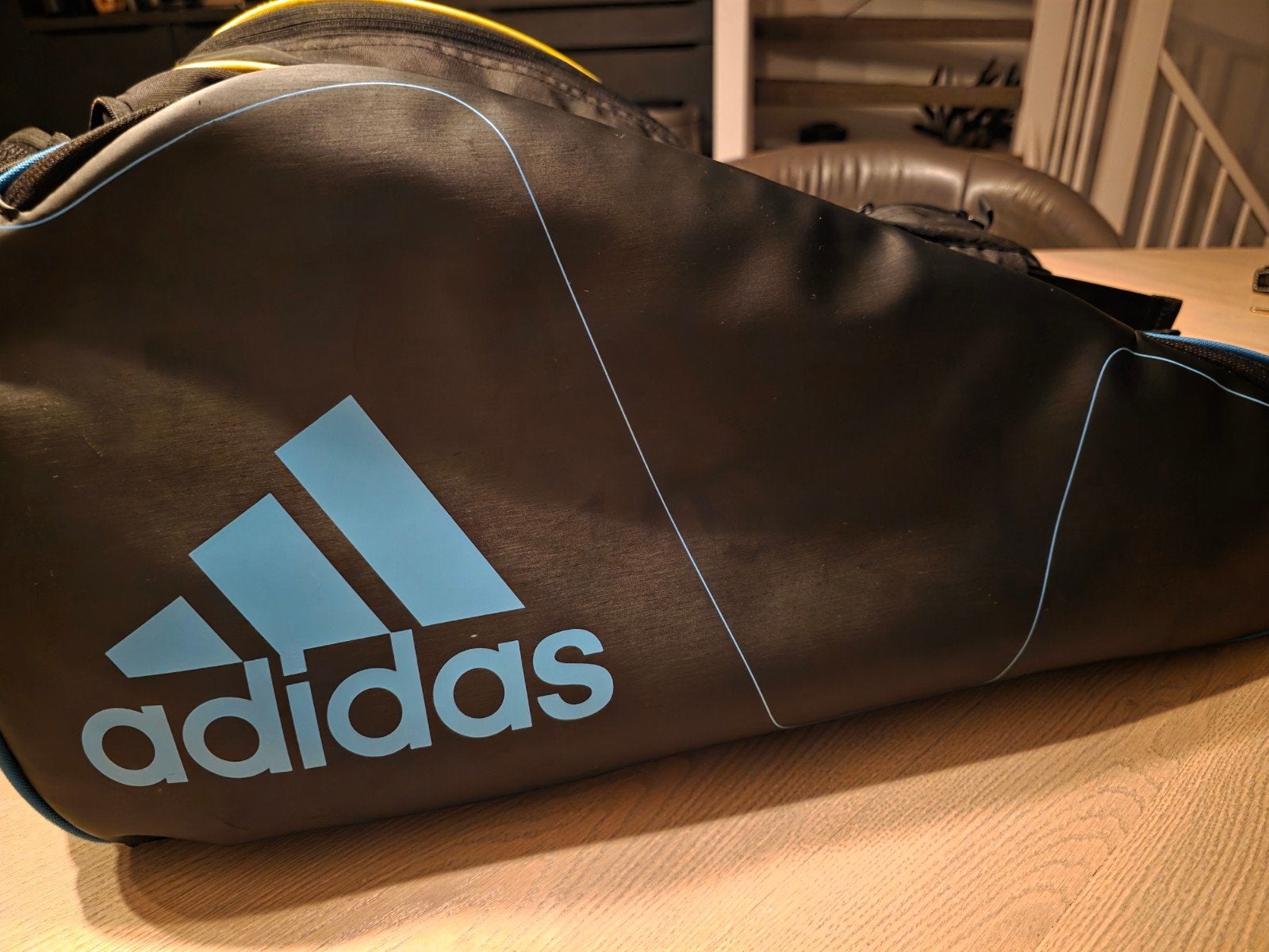 Adidas padel Tas - Zwart met Blauwe en Gele Details, Sport en Fitness, Ophalen of Verzenden, Zo goed als nieuw, Tas, Adidas