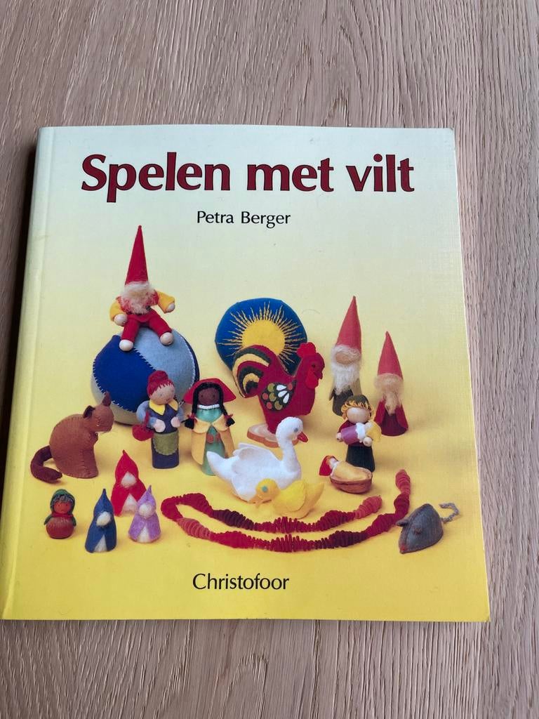 Spelen met Vilt - Petra Berger (Christofoor), Ophalen of Verzenden, Boek of Patroon, Wolvilt