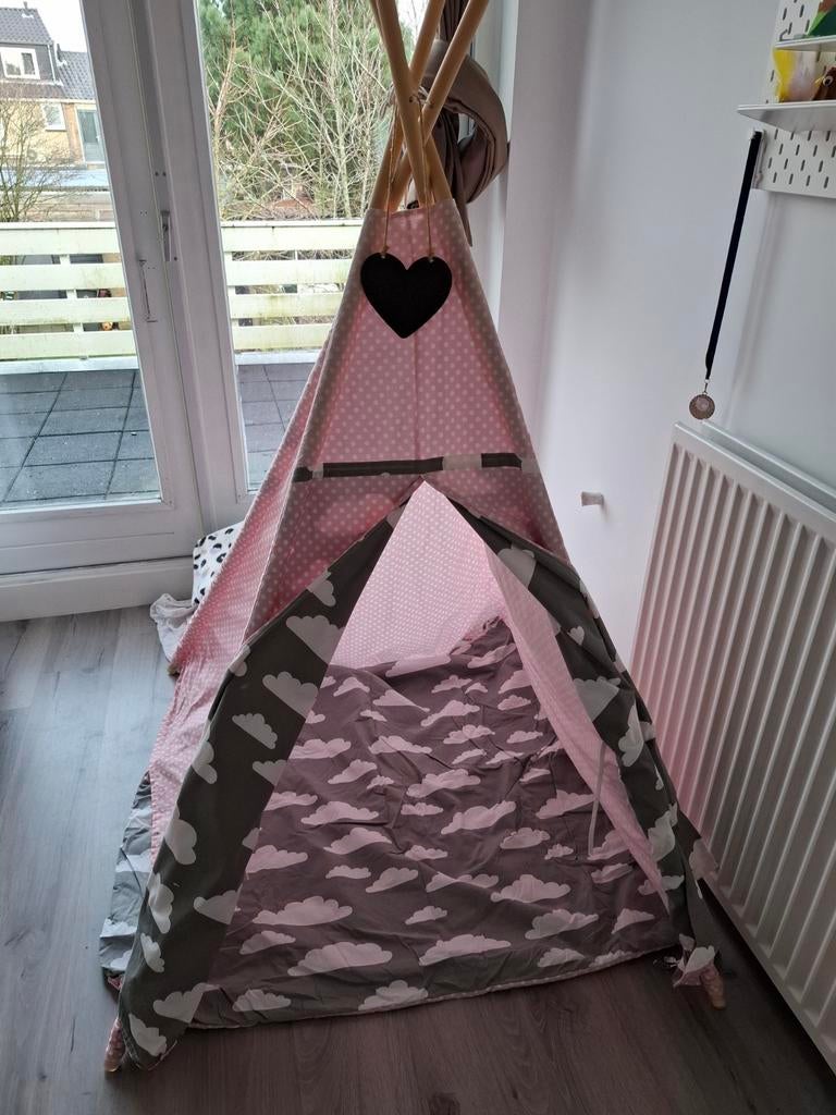 Leuke tipi tent voor kinderen - roze met wolkenpatroon, Ophalen, Gebruikt, Hout