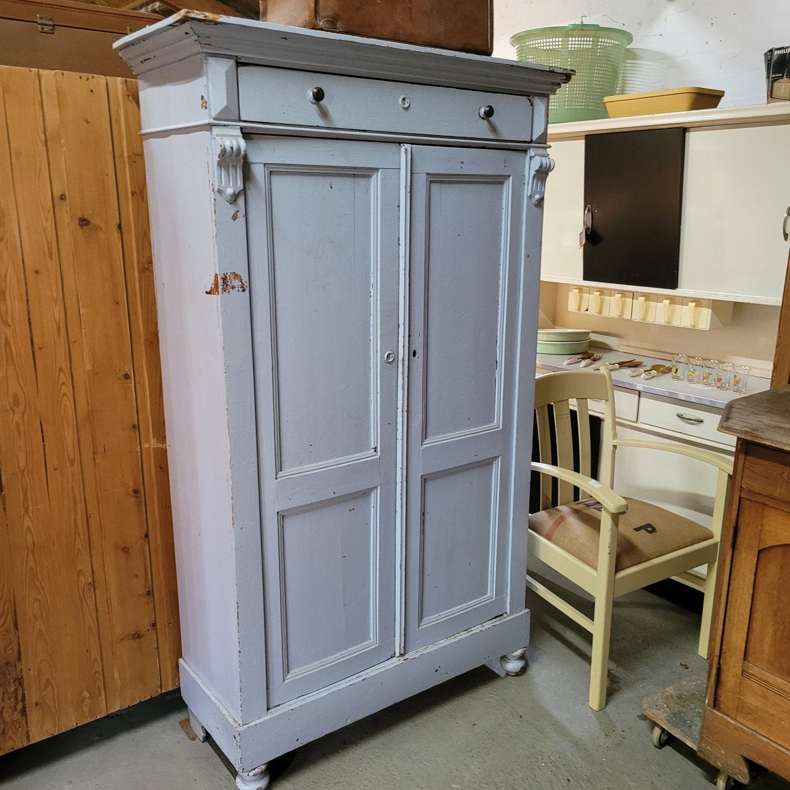 Brocante oude blauwe meidenkast biedermeierkast, Ophalen
