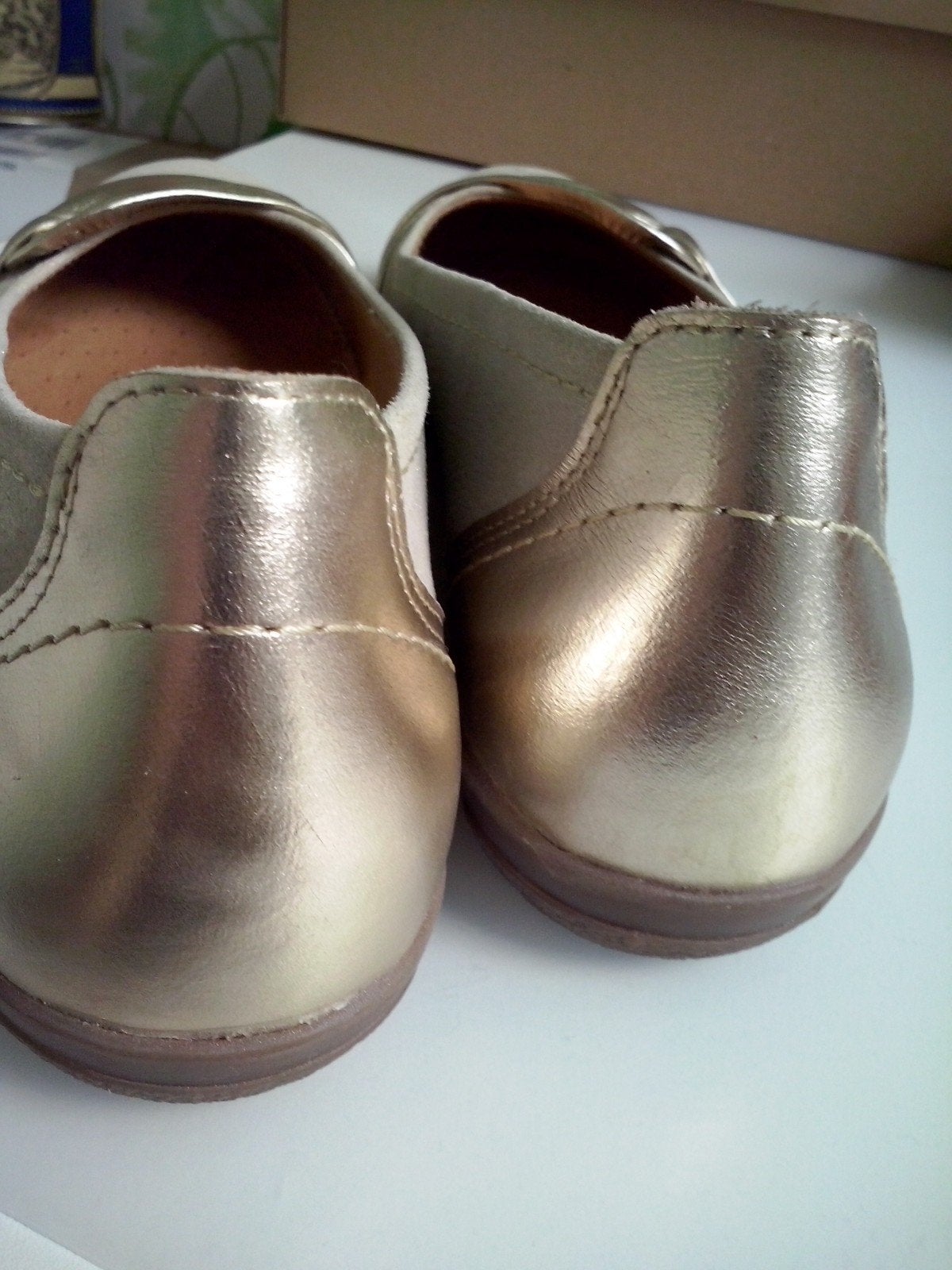 Gouden schoenen maat 39 ZGAN 1 x gedragen met trouwfeest.

L, Ophalen of Verzenden, Zo goed als nieuw, Schoenen met lage hakken