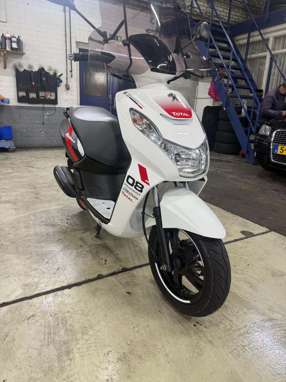 Peugeot Kisbee injectie scooter 4 takt, Fietsen en Brommers, Ophalen, Zo goed als nieuw, Benzine, Overige modellen