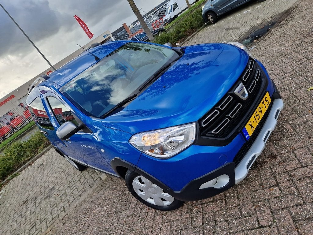 Dacia Dokker 1.6 SCe Bi(LPG)Stepway NAVI AIRCO CRUISE CAMERA, Auto's, Voorwielaandrijving, 1228 kg, Stof, 4 cilinders