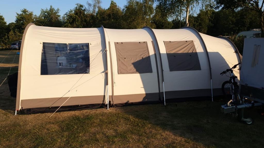 Base Camp Ambato V Deluxe tunneltent, Caravans en Kamperen, Tenten, Ophalen, Gebruikt, Tot en met 5