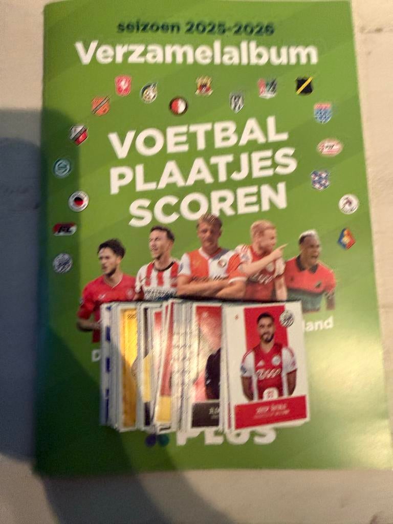 PLUS Voetbalplaatjes Verzameling 2025-2026, Ophalen of Verzenden, Nieuw, Overige binnenlandse clubs, Poster, Plaatje of Sticker