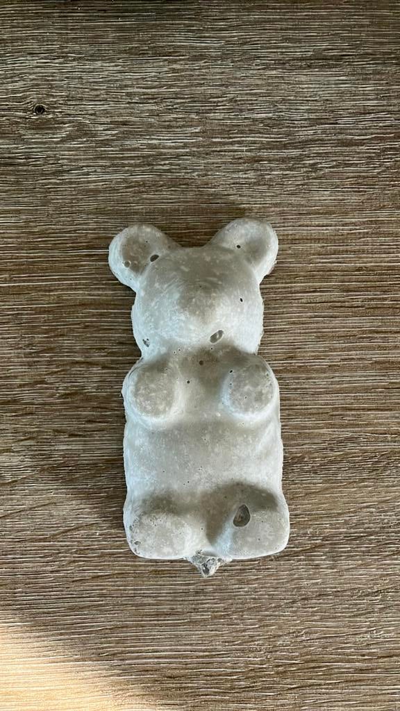 Betonnen gummy beer, Verzamelen, Beelden en Beeldjes, Ophalen of Verzenden, Zo goed als nieuw, Dier