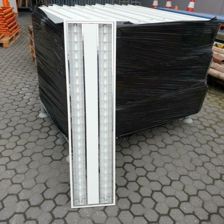 prachtige dubbele  tl armaturen 2x28 watt T5 HF afm 120x30cm, Ophalen, Gebruikt