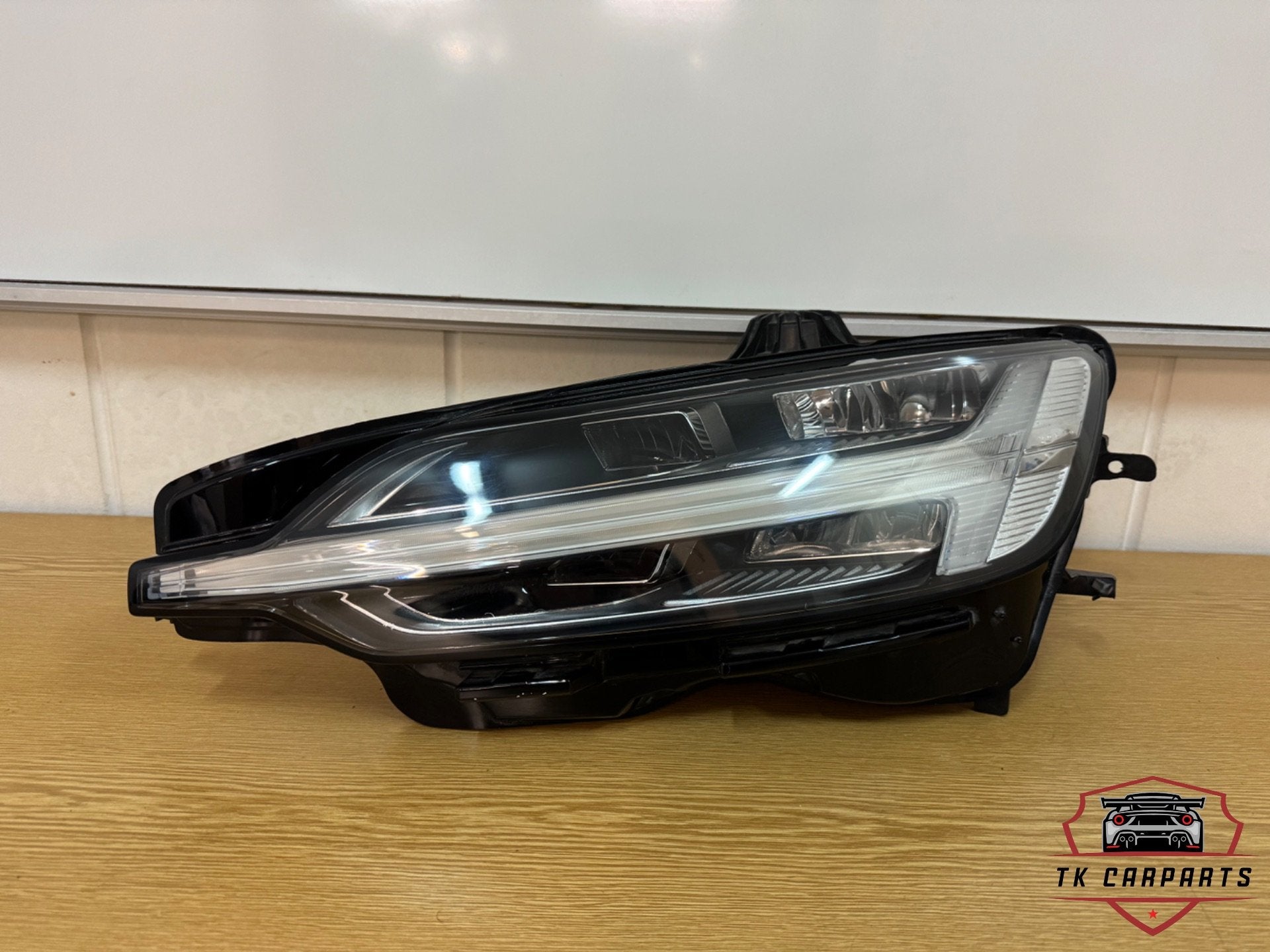 Volvo v60/s60 mid led koplamp links 32347006, Auto-onderdelen, Gunnar Engellaus vag 8
405 31  Gothenburg, SE, Info@volvocars.com