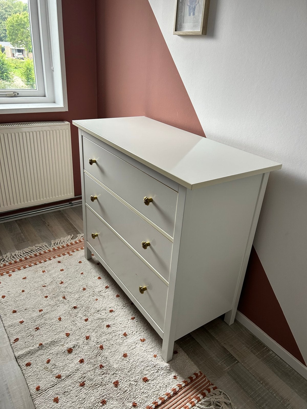 Witte ladekast met 3 laden en gouden knoppen, Ophalen, Gebruikt, 50 tot 100 cm, 3 of 4 laden