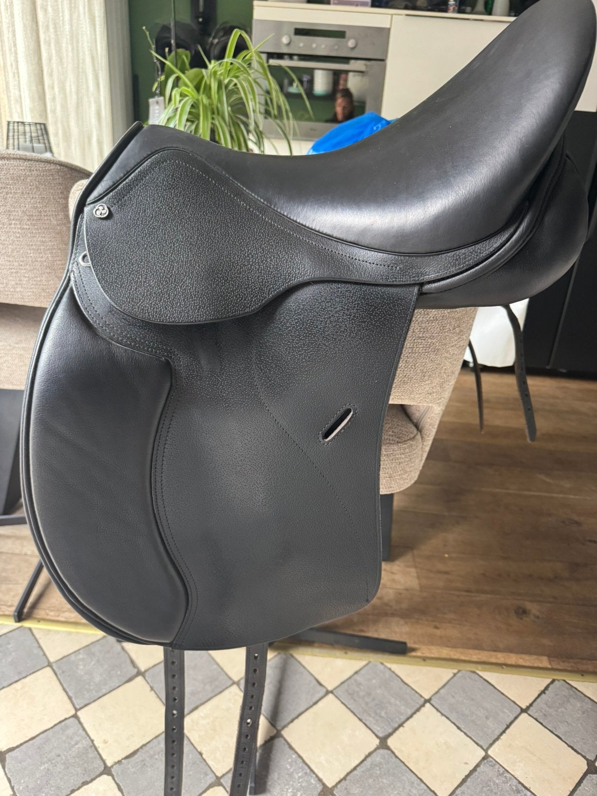 Zgan dressuur zadel 17 inch, Dieren en Toebehoren, Ophalen of Verzenden, Zo goed als nieuw, Dressuur