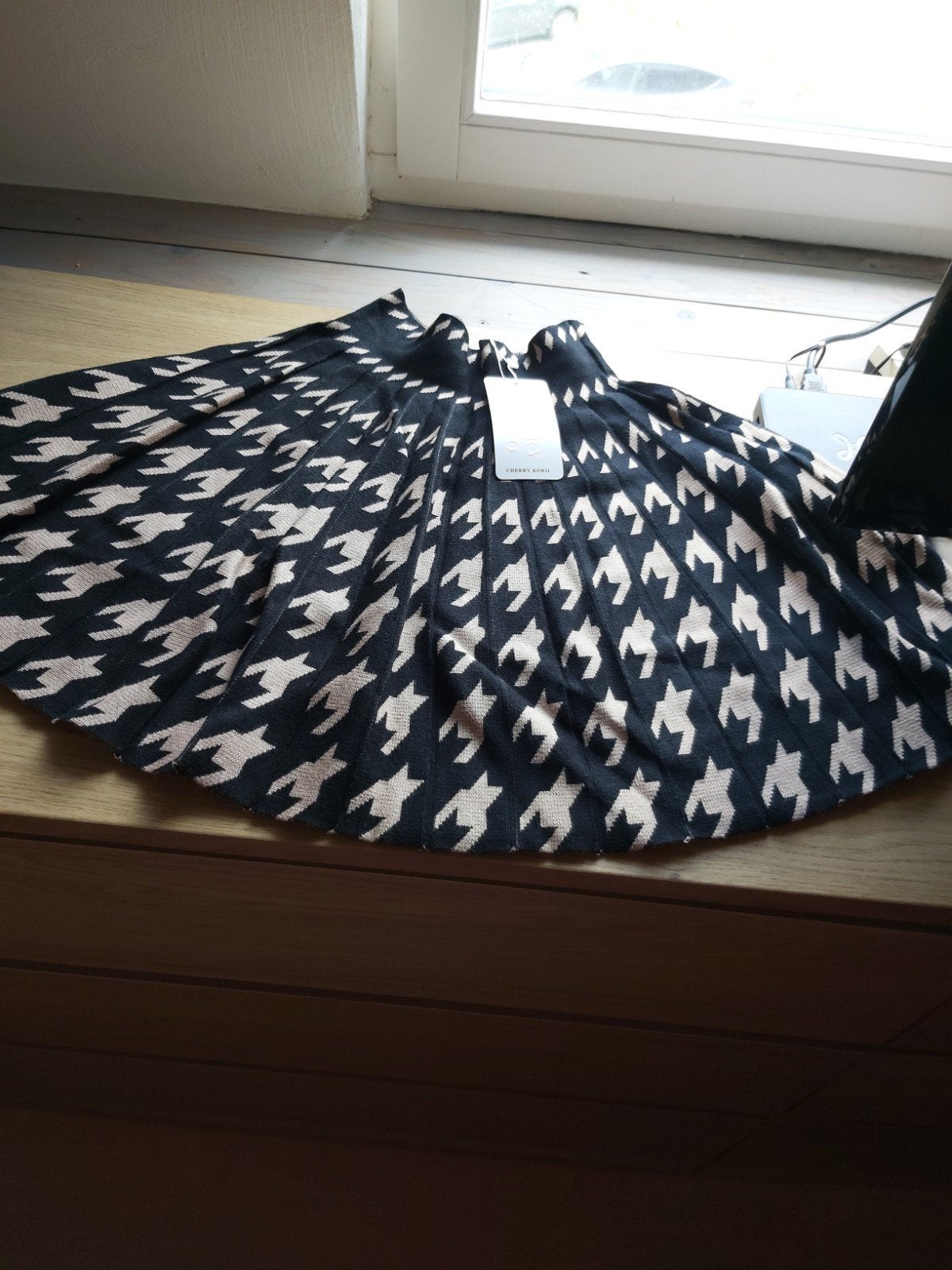 Cherry Koko Geplooide Rok met Pied-de-Poule Print ML nieuw, Ophalen, Cherry Koko, Zwart, Nieuw