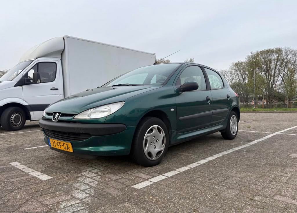 Peugeot 206 1.4 3D BJ 2000, goed onderhouden, nieuwe APK, Voorwielaandrijving, 4 cilinders, Origineel Nederlands, 1100 kg