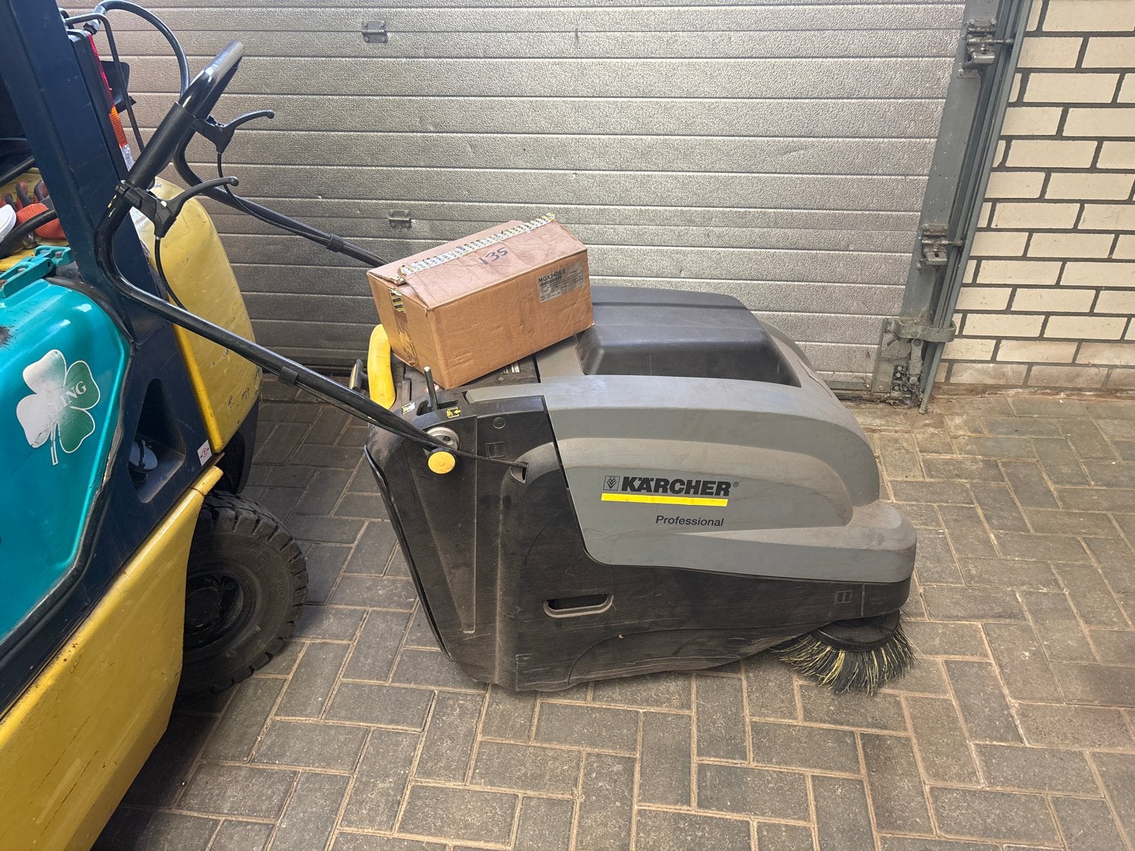 Kärcher Professional Veegmachine - Gebruikt, Ophalen of Verzenden, Gebruikt, Overige typen