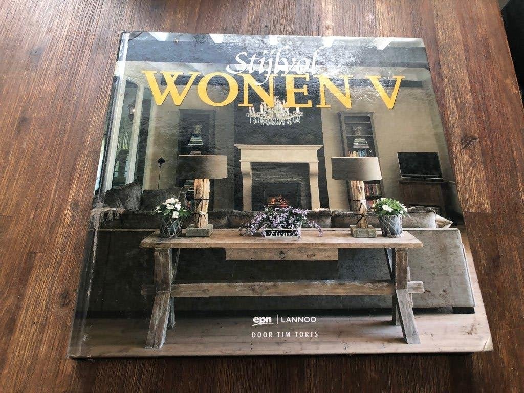 Interieurboek Stijlvol wonen V, Boeken, Ophalen of Verzenden, Gelezen, Interieur en Design