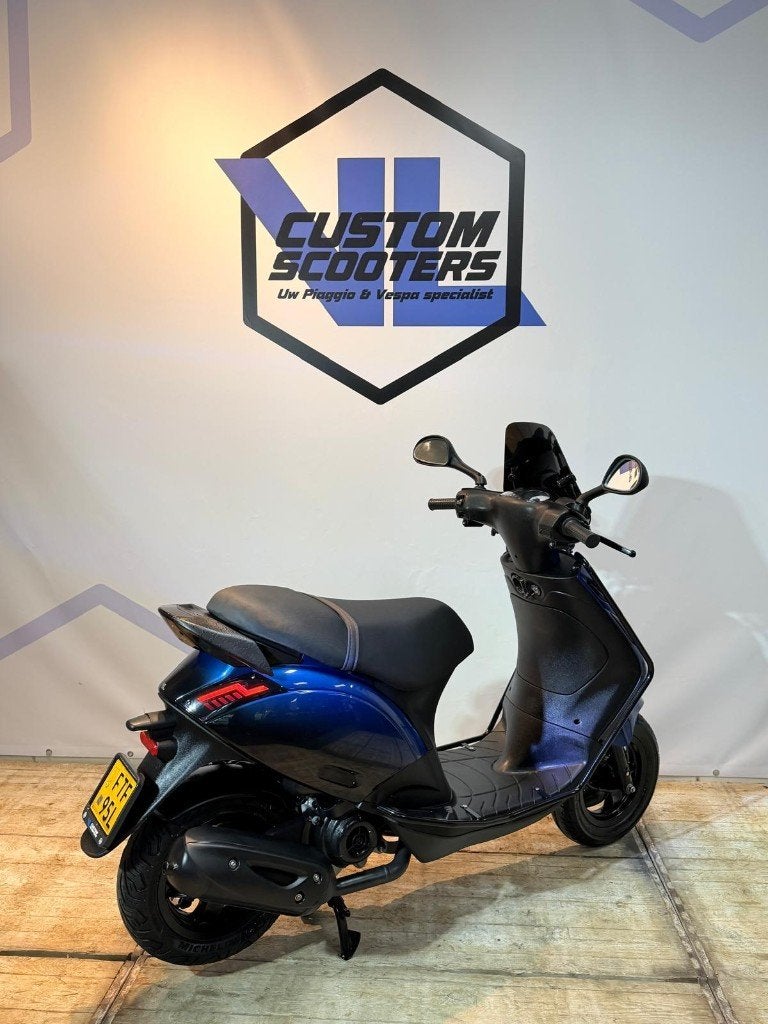 Piaggio Zip 2024 iget E5 45km brom scooter full option, Zip, Ophalen of Verzenden, Zo goed als nieuw, Info@vlcustomscooters.nl