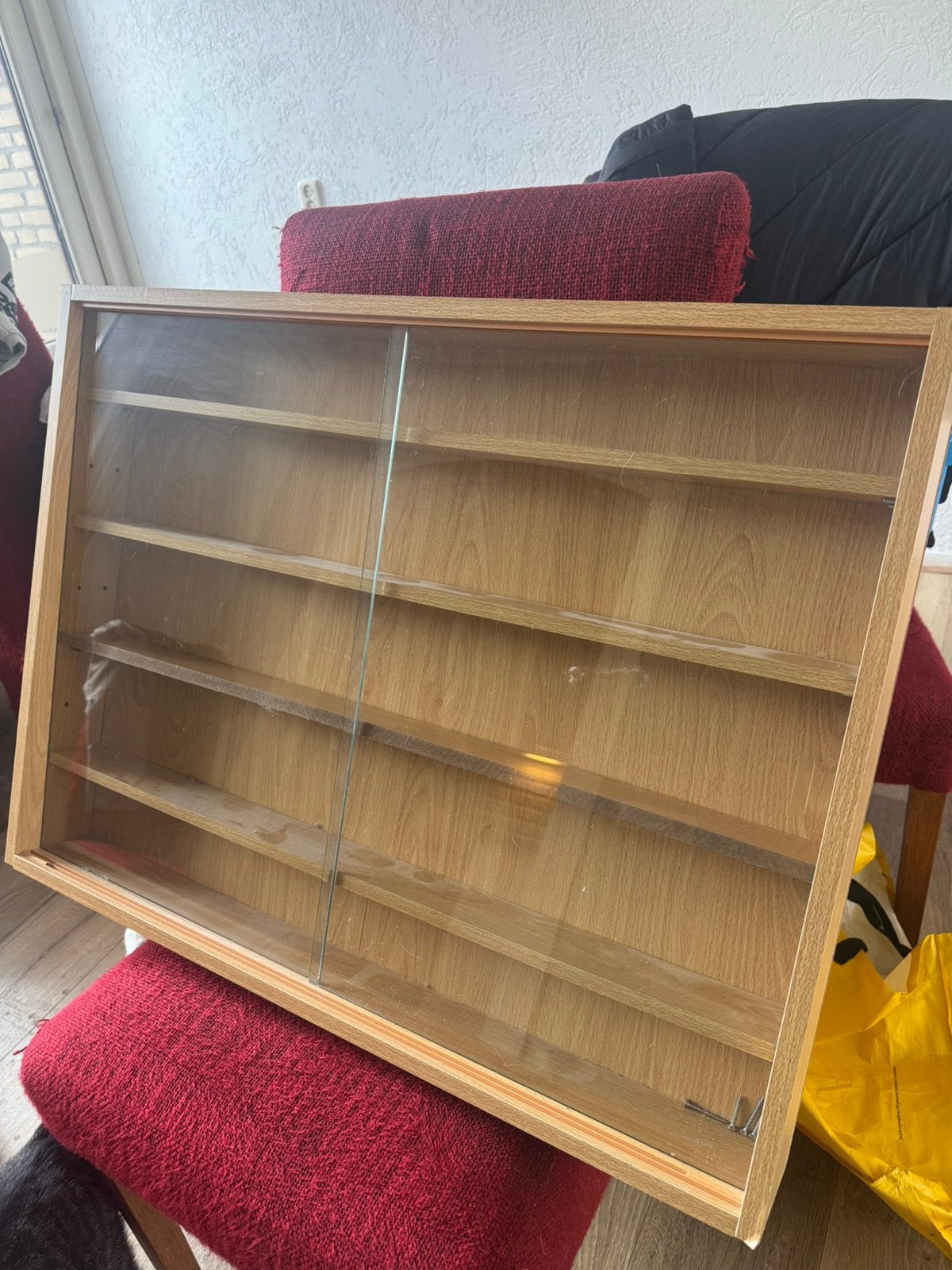 Vitrinekast voor aan de muur 81cm breed en 62cm hoog, Ophalen, Met plank(en), Gebruikt, 50 tot 100 cm