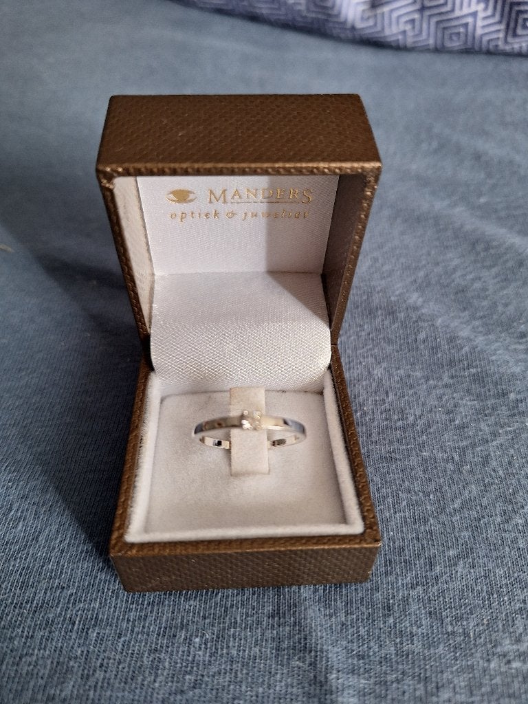 Verlovingsring wit goud met briljant, Sieraden, Tassen en Uiterlijk, Ringen, Ophalen of Verzenden, Zo goed als nieuw, 17 tot 18