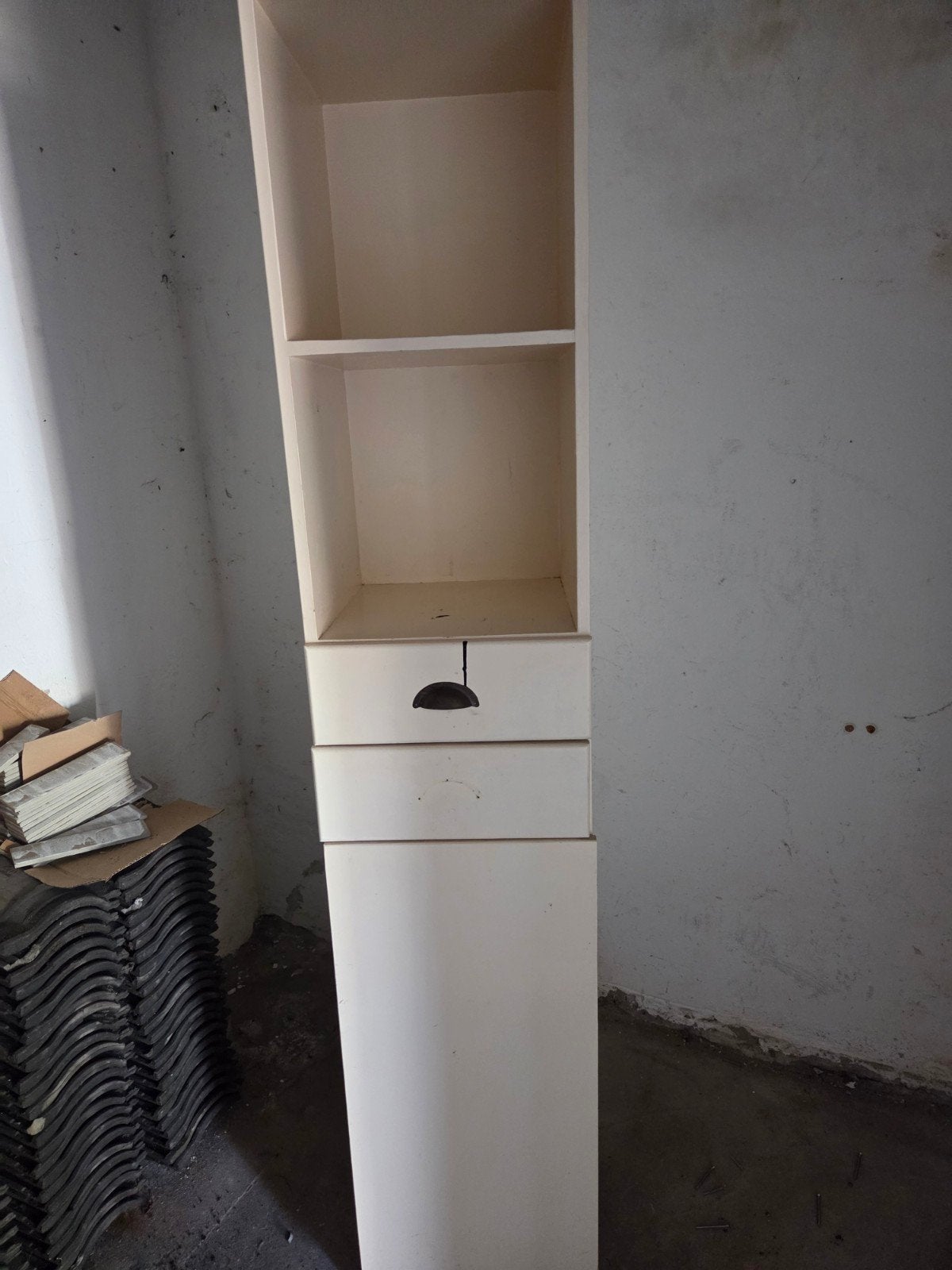 Hoge smalle kast met lades en planken, Ophalen, Gebruikt