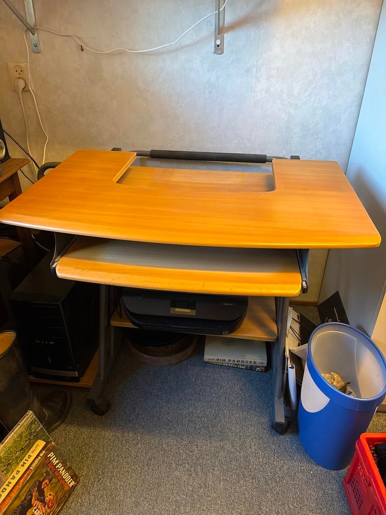 Computerbureau op wielen met uitschuifbaar toetsenbordblad, Ophalen, Gebruikt, 70 tot 120 cm, Minder dan 70 cm