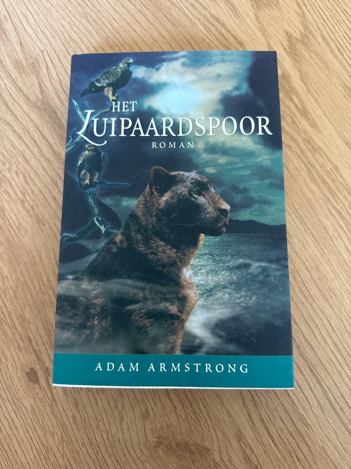 Het Luipaardspoor - Roman van Adam Armstrong, Boeken, Ophalen of Verzenden, Nieuw, Europa overig