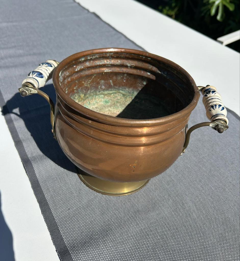 Antieke koperen pot met Delfts blauwe handvatten, Antiek en Kunst, Antiek | Koper en Brons, Ophalen, Koper
