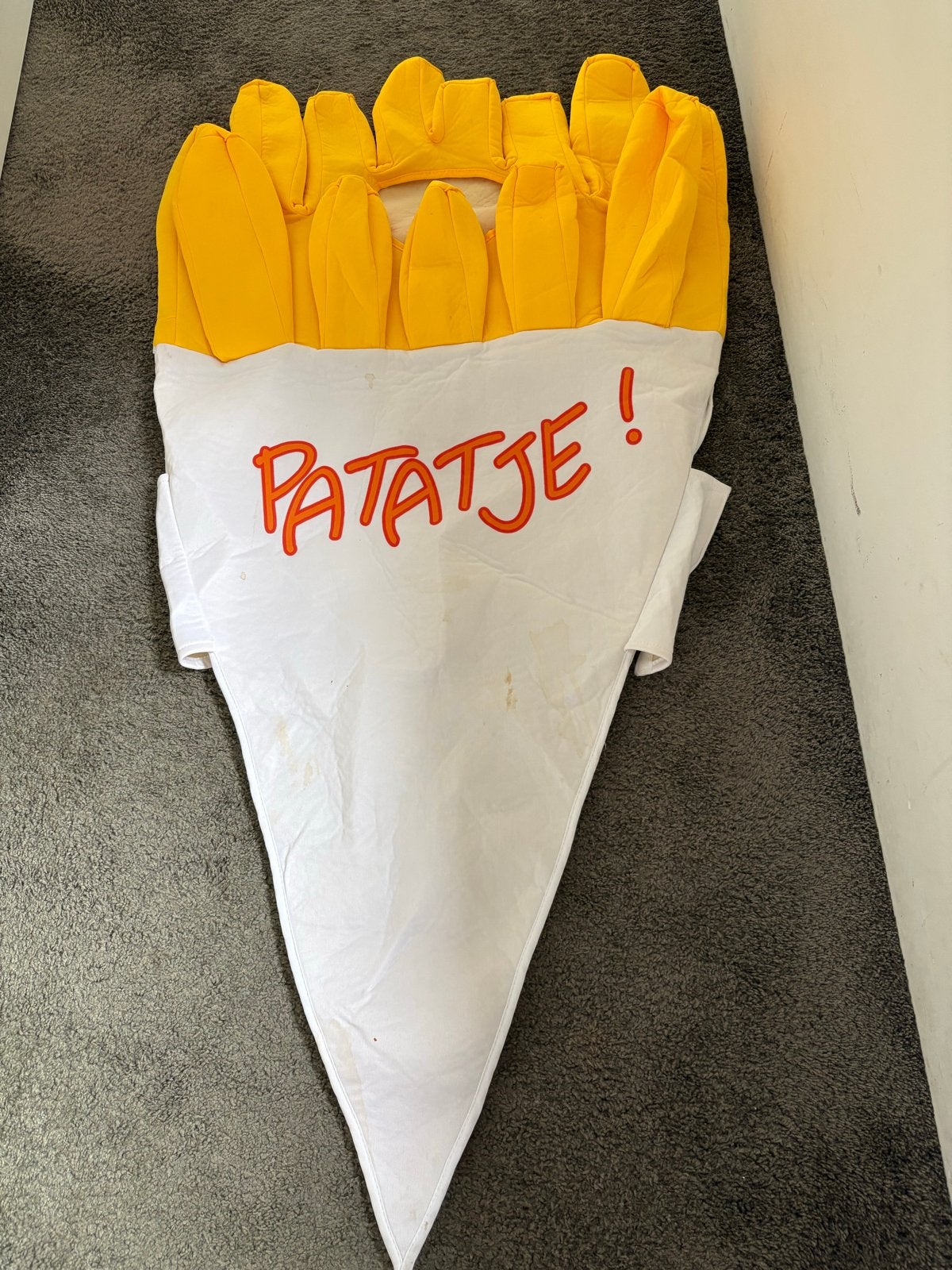 Carnavalspak Patatje - Uniek en Feestelijk Kostuum, Maat 38/40 (M), Carnaval, Ophalen of Verzenden, Zo goed als nieuw