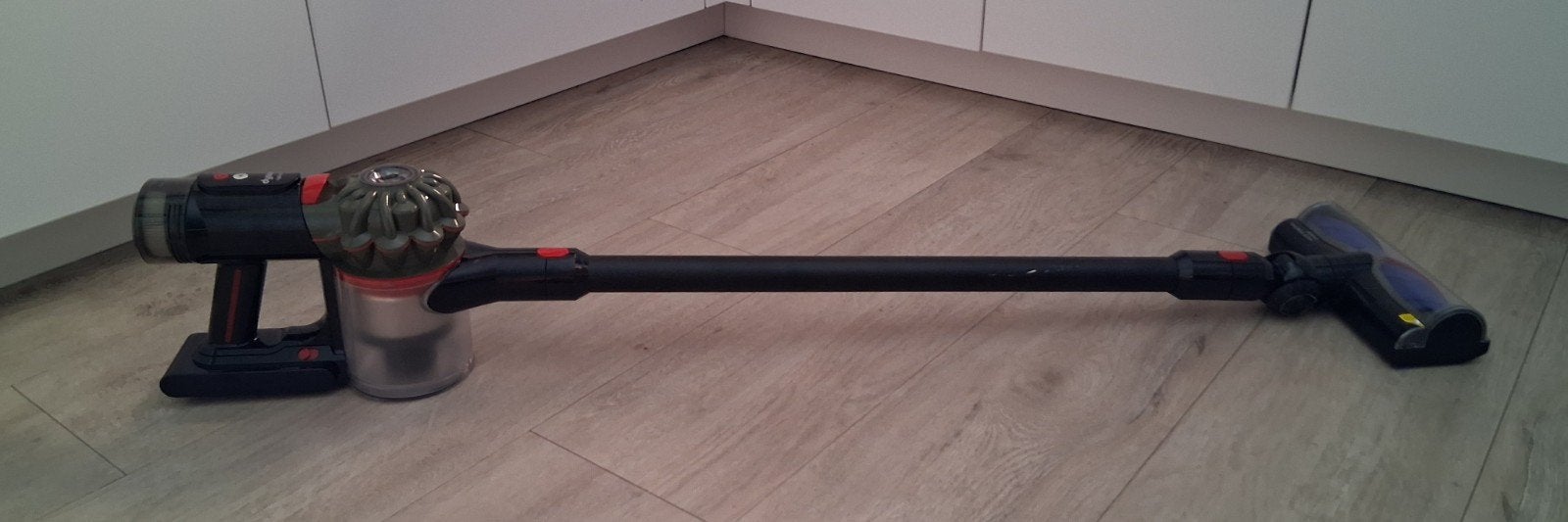 *ZGAN* Dyson V8 Cyclone steelstofzuiger, nieuwste versie!, Ophalen, Zo goed als nieuw