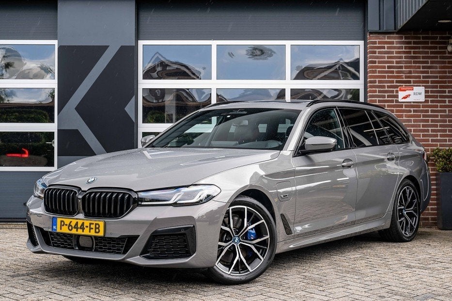 BMW 5 Serie 530 BMW 530e xDrive Touring M Sport | Panorama |, 1998 cc, Gebruikt, 4 cilinders, 120 €/maand