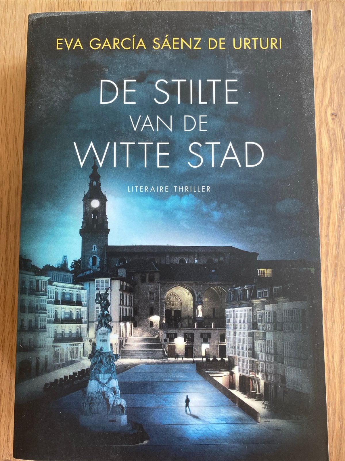 De Stilte van de Witte Stad - Eva García Sáenz de Urturi, Ophalen of Verzenden, Zo goed als nieuw, Europa overig