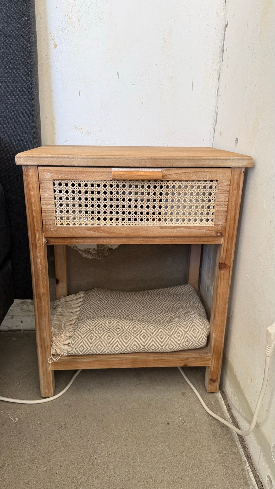 Rotan Nachtkastje met Lade en Open Vak, Huis en Inrichting, Slaapkamer | Nachtkastjes, Ophalen, Gebruikt, Minder dan 45 cm, 55 tot 70 cm