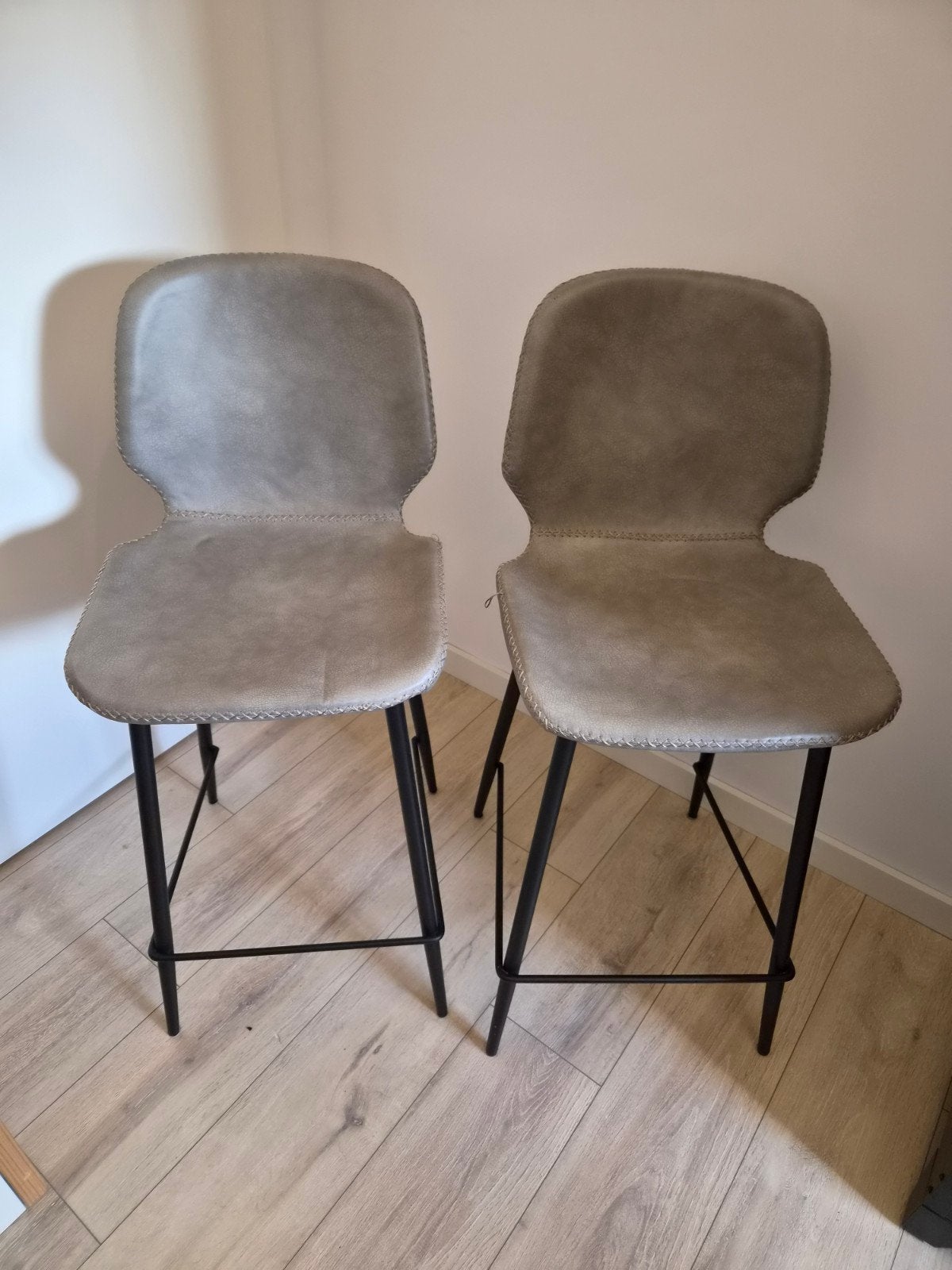 2 Barkrukken - Zithoogte 65 cm, Rugleuning 94 cm, Huis en Inrichting, 2 krukken, Ophalen, Zo goed als nieuw, 60 tot 90 cm