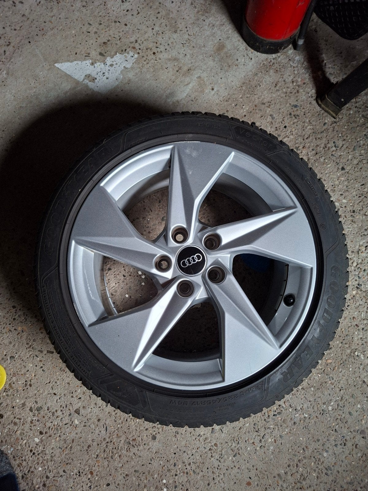 Originele Audi velgen, Goodyear 4-seizoen banden 225/45/17, Ophalen of Verzenden, Gebruikt