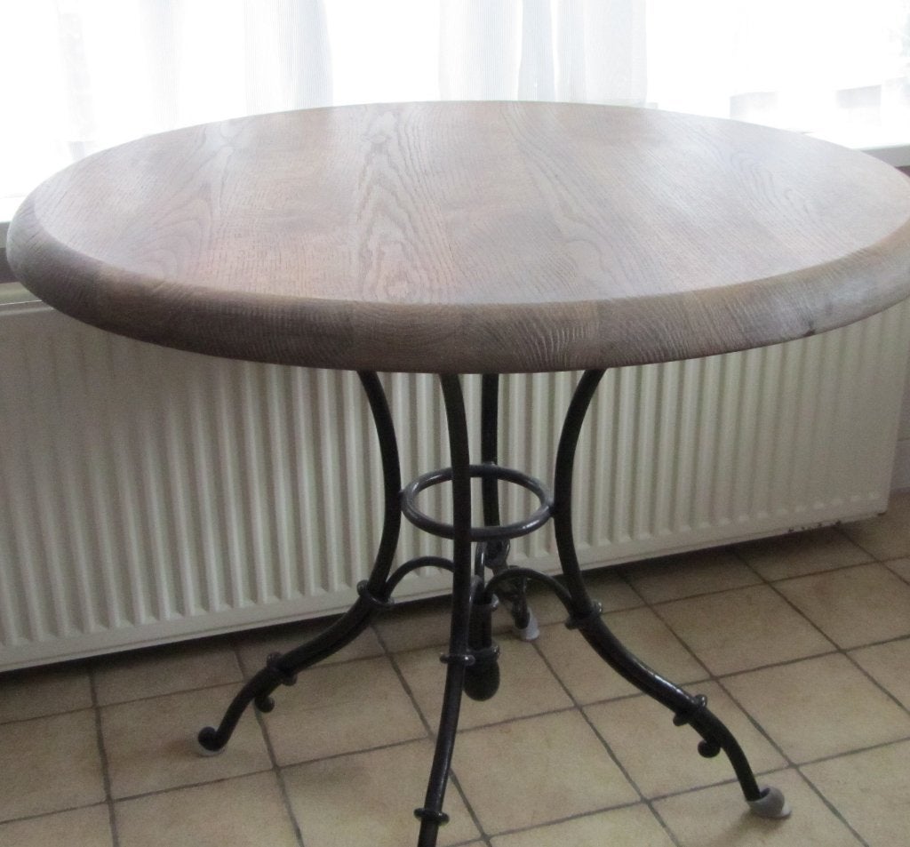 Ronde massief eiken tafel met ijzeren onderstel, Ophalen, Gebruikt, 200 cm of meer, 50 tot 100 cm