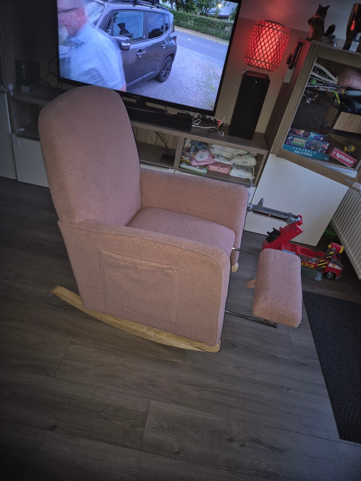 Mooie roze schommelstoel met uitschuifbaar voetenbankje, Ophalen, Gebruikt, Overige kleuren, Eén