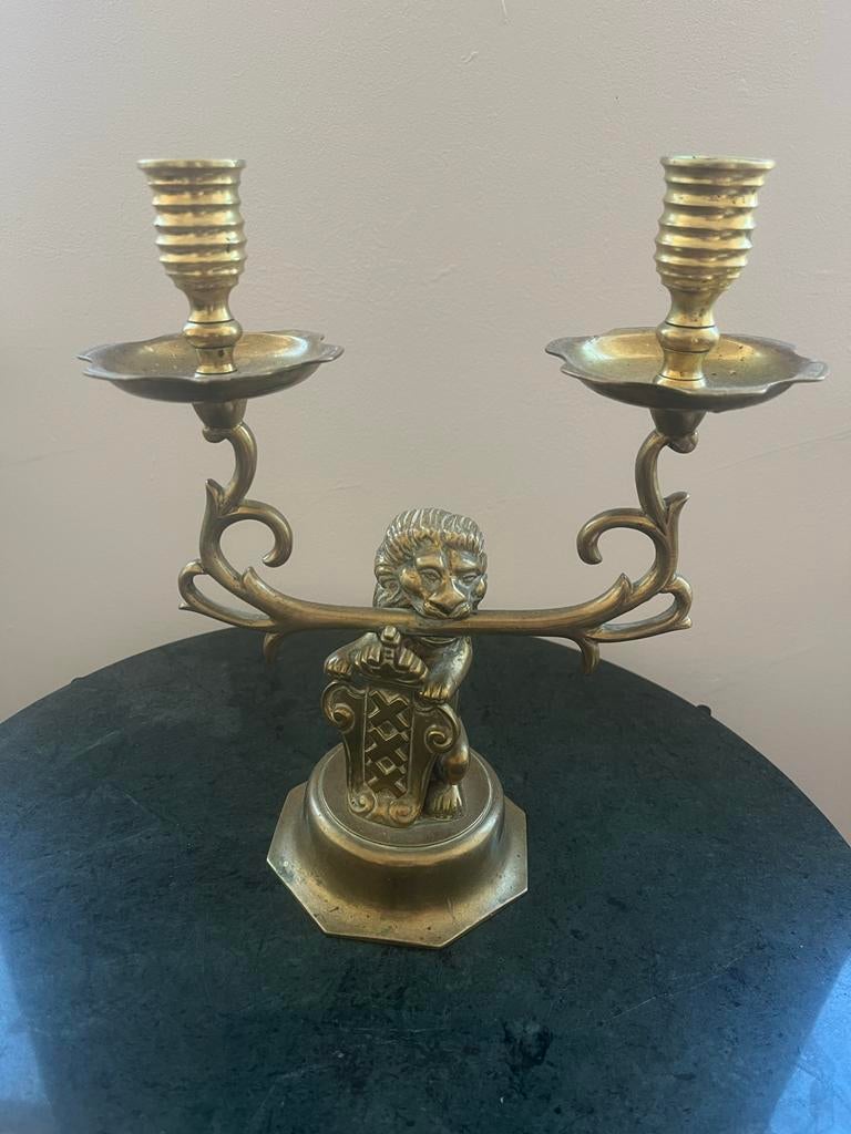Antieke bronzen kandelaar met leeuw en wapen van Amsterdam, Antiek en Kunst, Ophalen, Koper of Brons