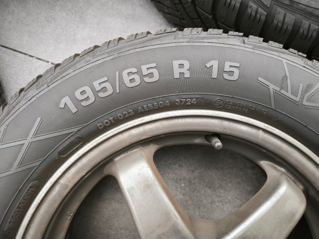 Winterbanden op velg 195/65 R15, Ophalen, Gebruikt, 15 inch, Banden en Velgen