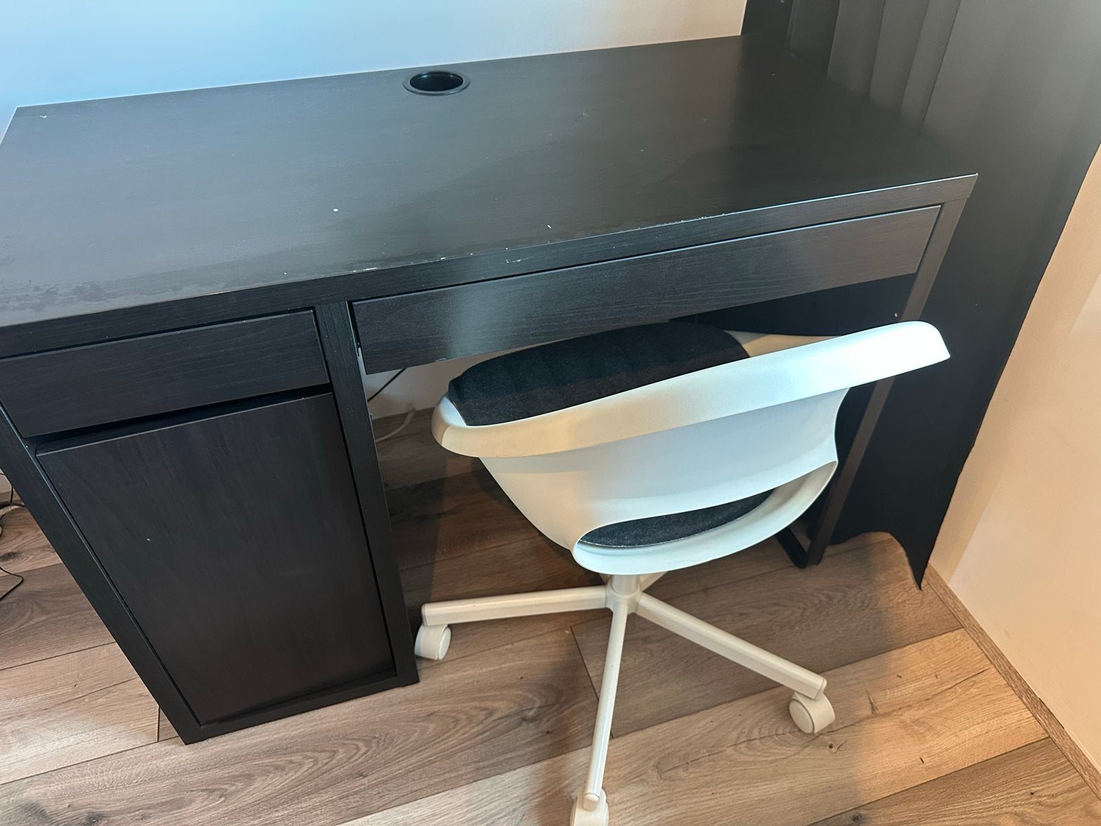 Zwart bureau met lade en opbergruimte - IKEA MICKE, Ophalen, Zwart, 105 cm, Gebruikt