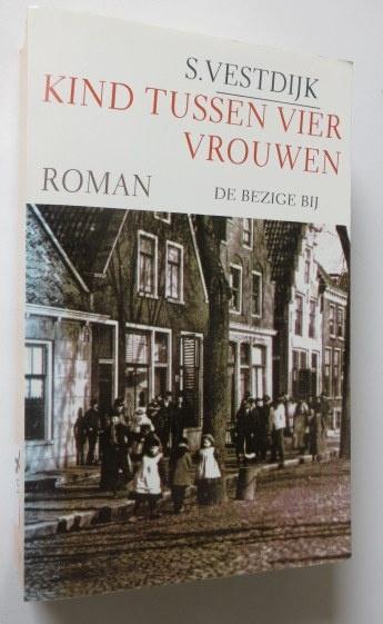 Kind tussen vier vrouwen is Vestdijks eerste roman, Gelezen, Ophalen of Verzenden, Nederland, Simon Vestdijk