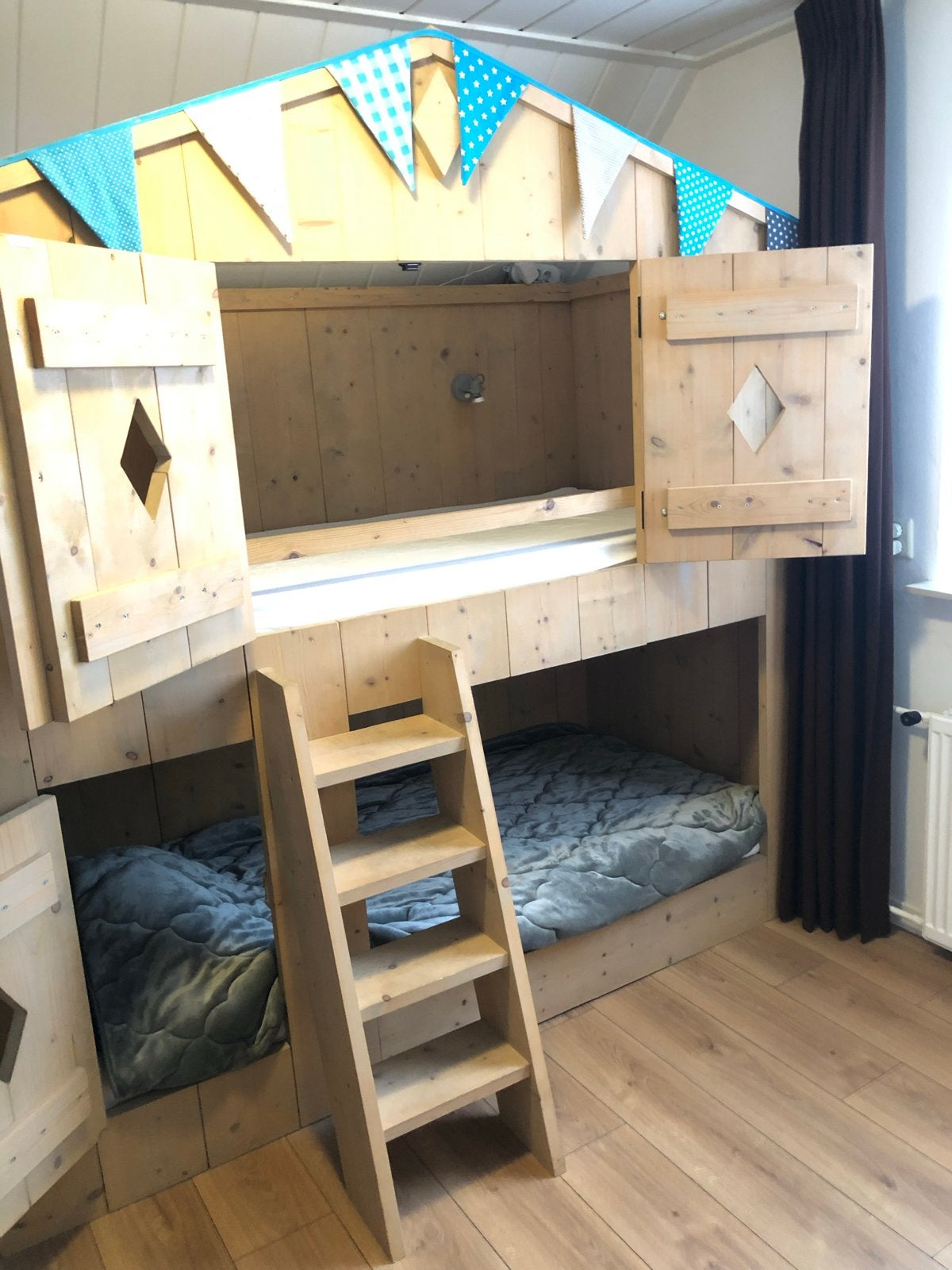 Uniek Stapelbed 200x90cm